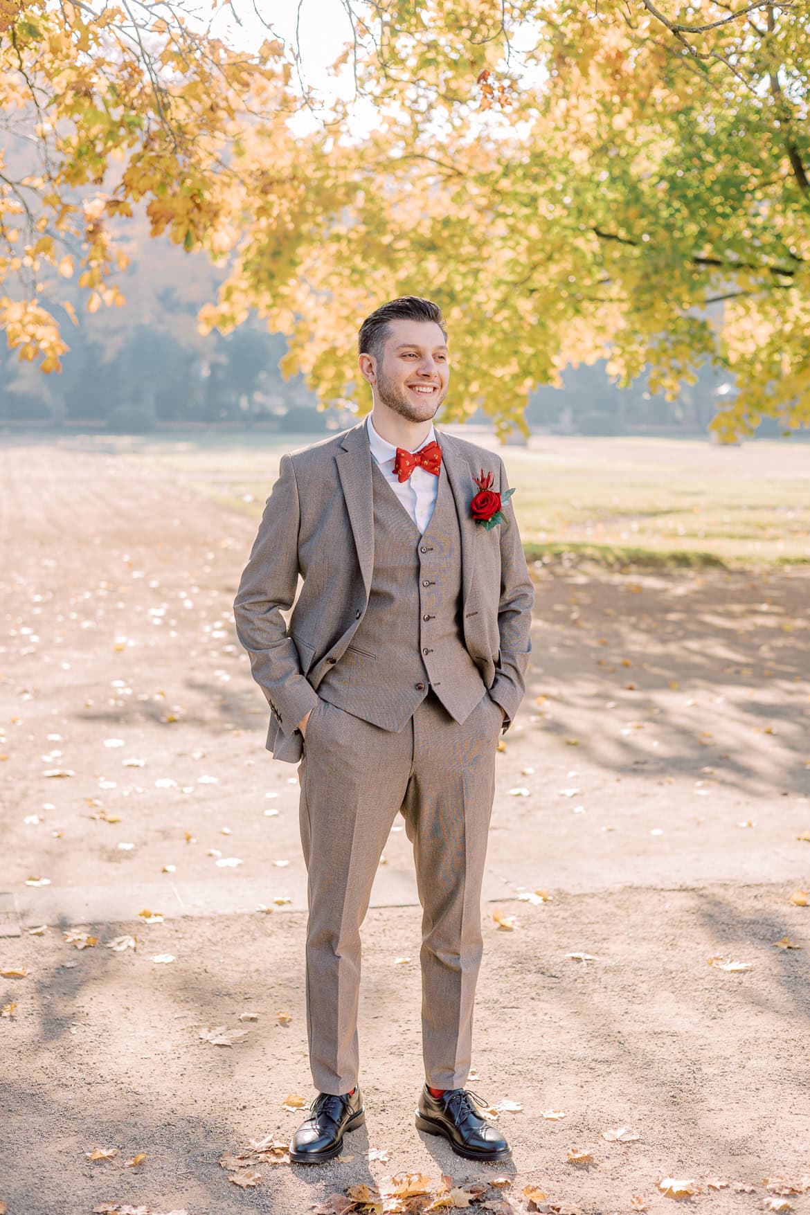 Herbst Hochzeit mit Sonne im Schloss Friedrichsfelde, Berlin