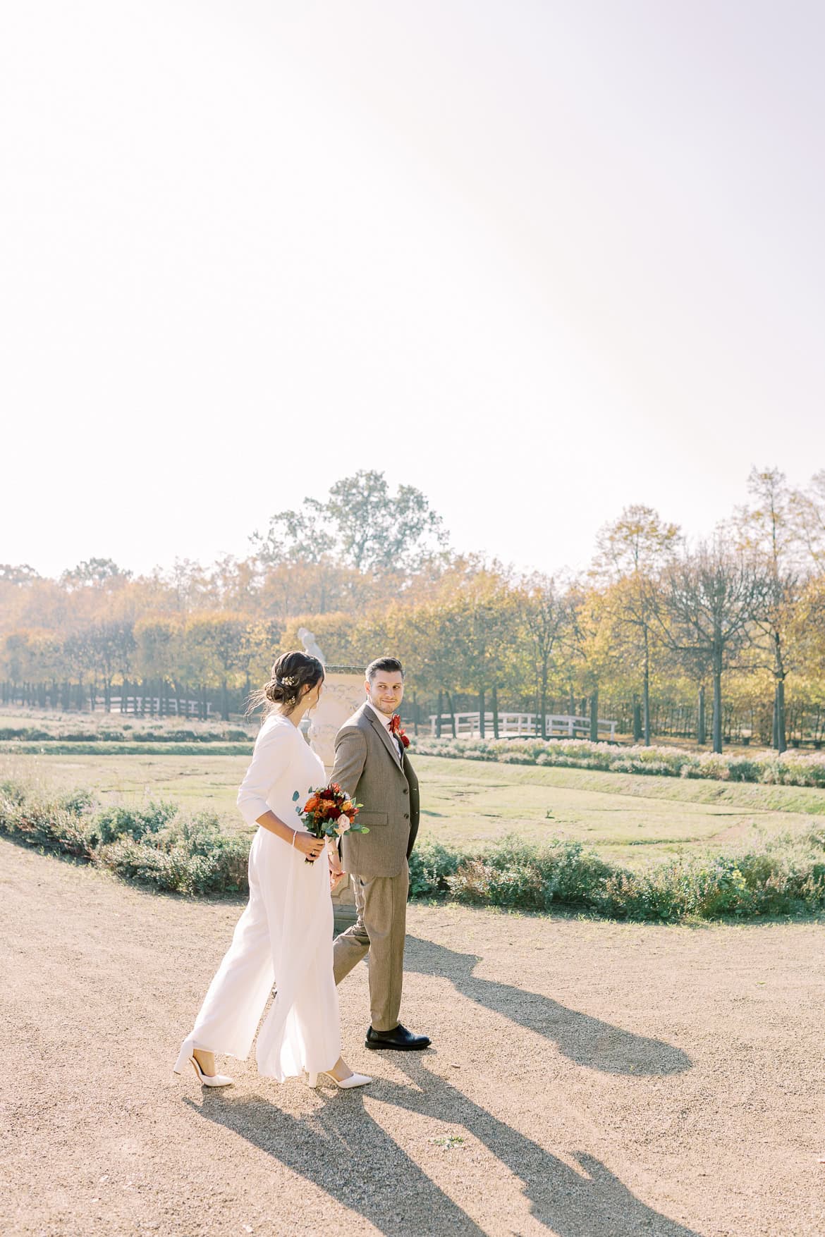 Herbst Hochzeit mit Sonne im Schloss Friedrichsfelde, Berlin