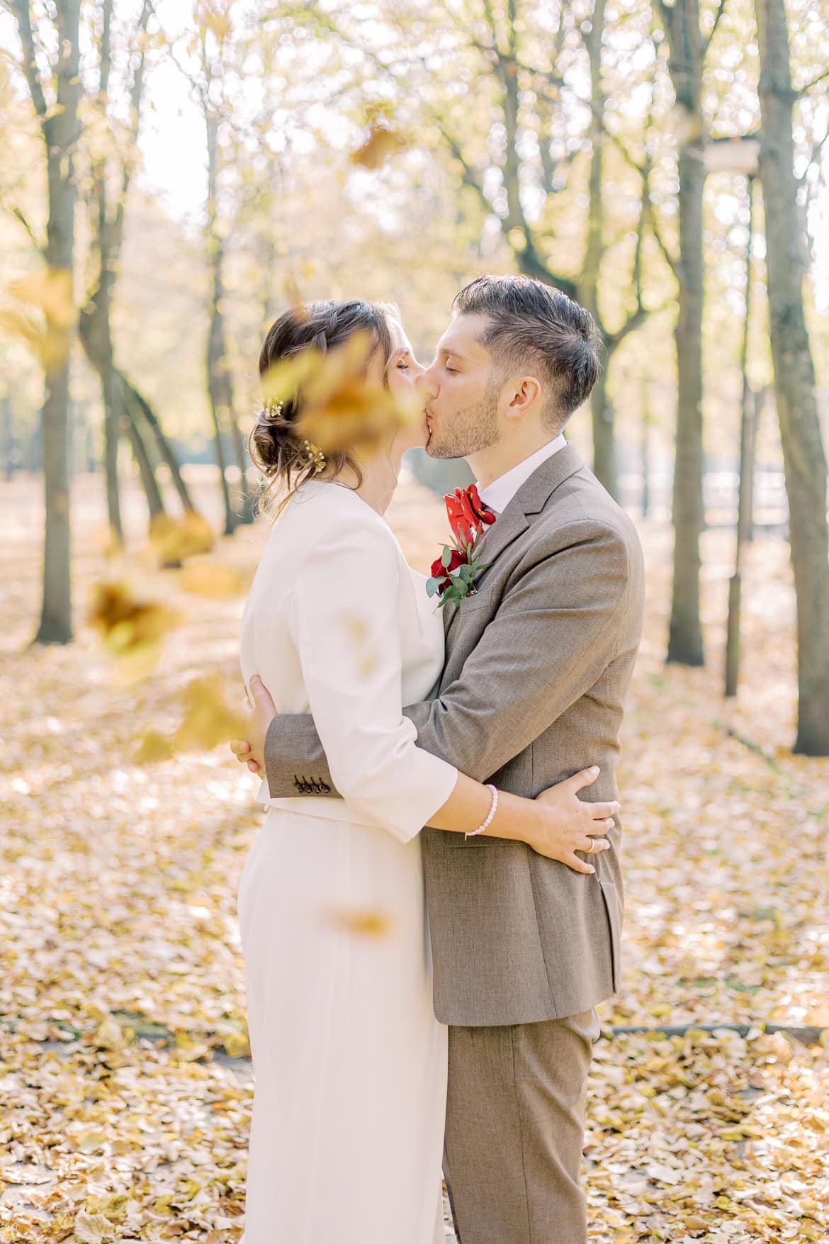 Herbst Hochzeit mit Sonne im Schloss Friedrichsfelde, Berlin