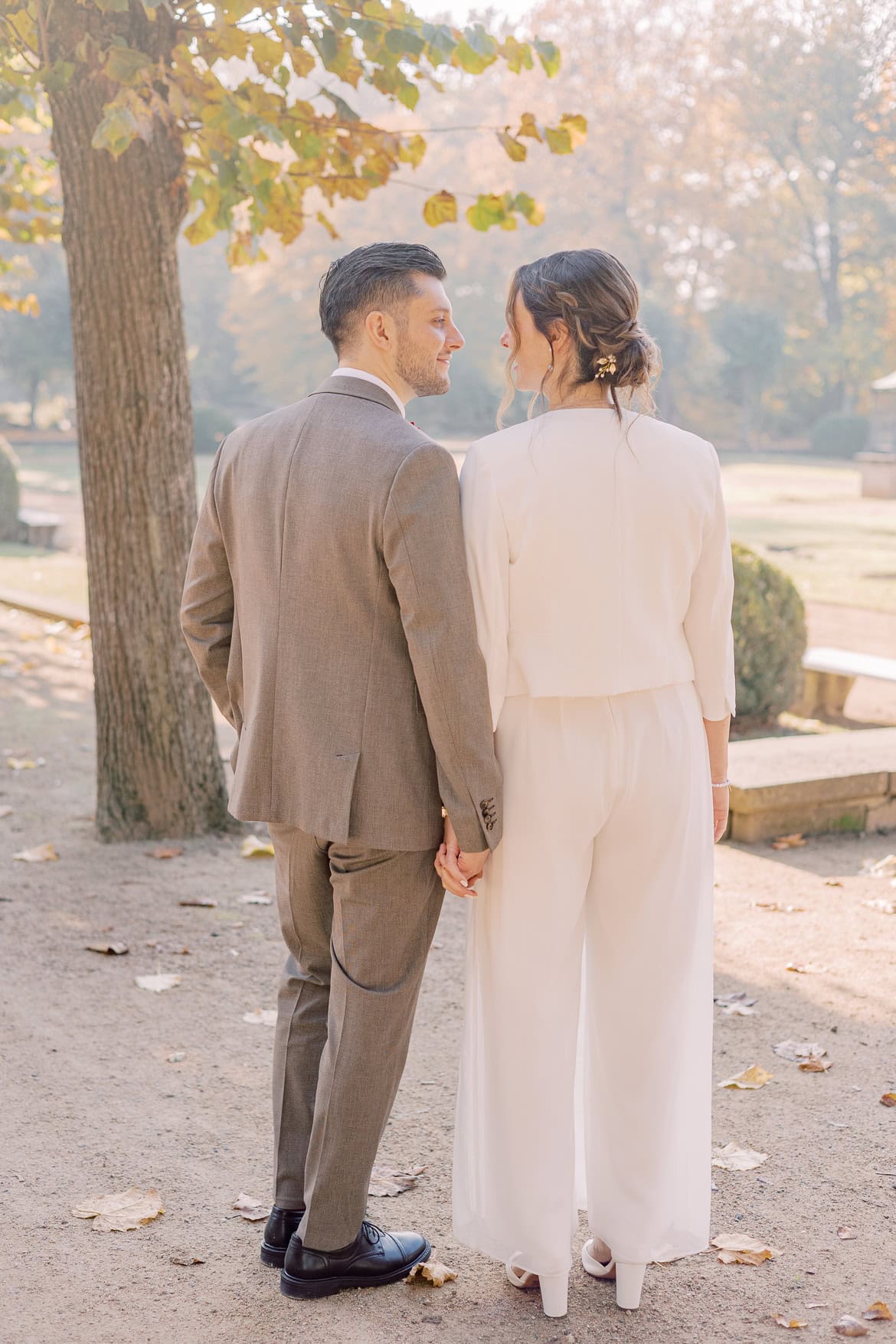 Herbst Hochzeit mit Sonne im Schloss Friedrichsfelde, Berlin