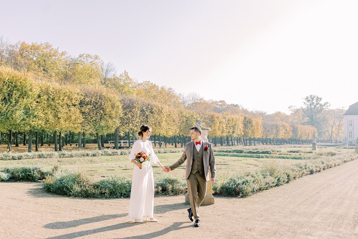 Herbst Hochzeit mit Sonne im Schloss Friedrichsfelde, Berlin