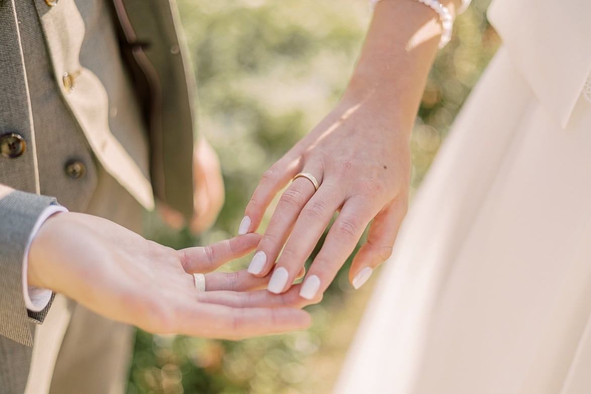 Herbst Hochzeit mit Sonne im Schloss Friedrichsfelde, Berlin