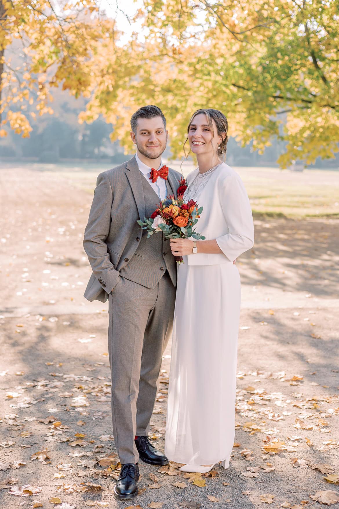 Herbst Hochzeit mit Sonne im Schloss Friedrichsfelde, Berlin