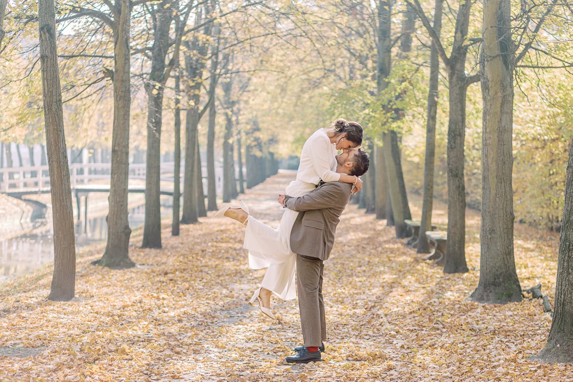 Herbst Hochzeit mit Sonne im Schloss Friedrichsfelde, Berlin