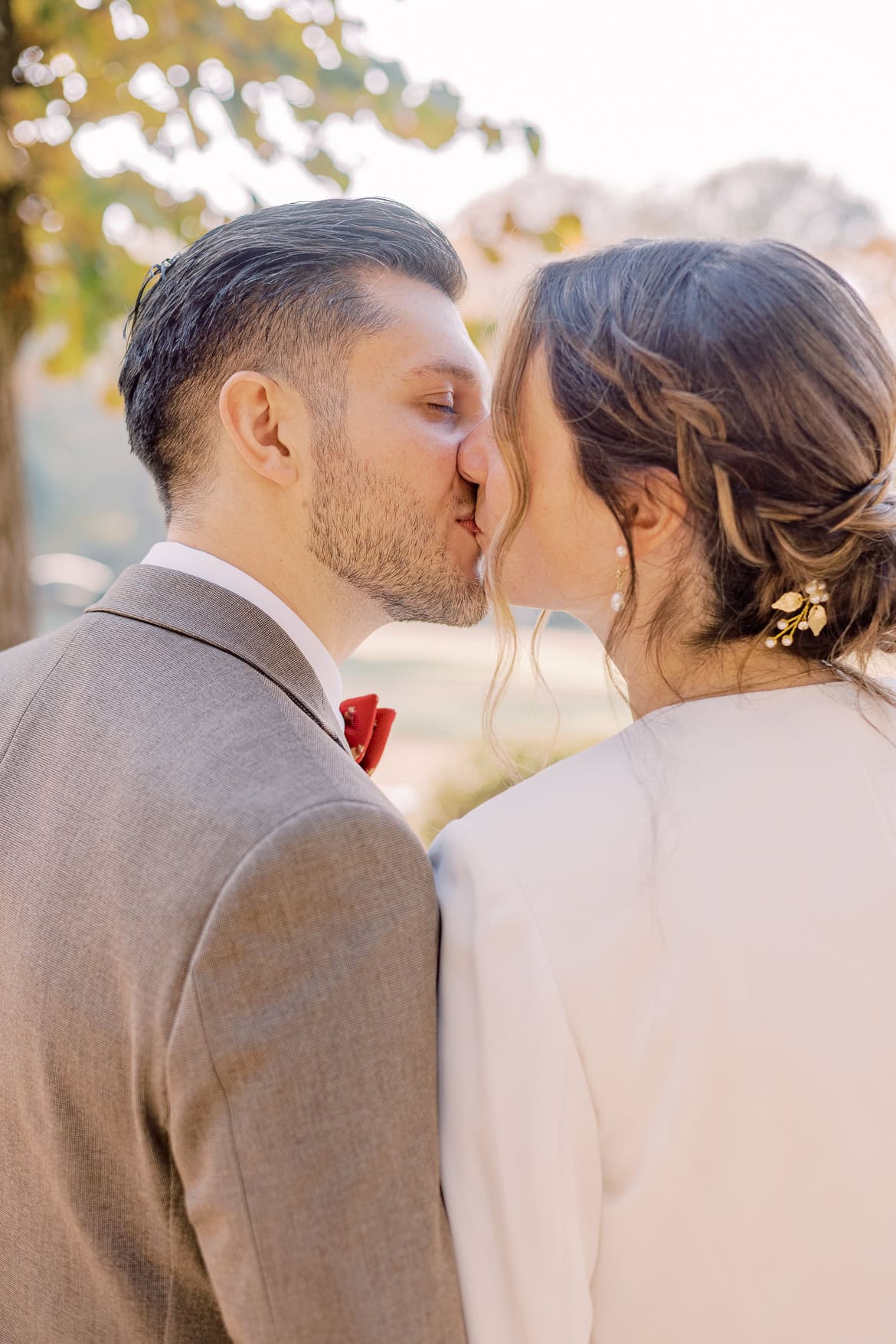 Herbst Hochzeit mit Sonne im Schloss Friedrichsfelde, Berlin