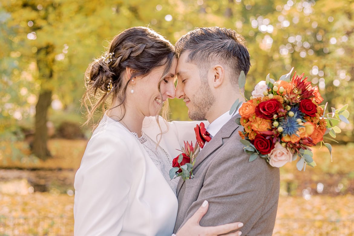 Herbst Hochzeit mit Sonne im Schloss Friedrichsfelde, Berlin