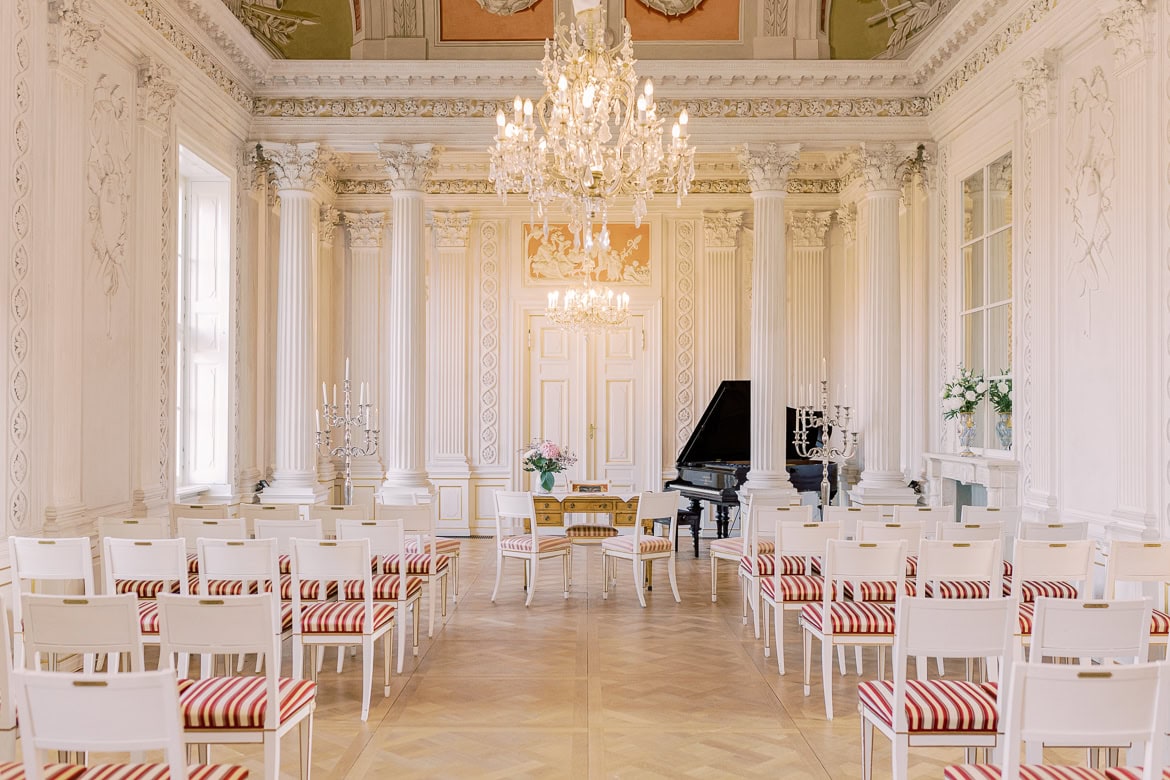 Herbst Hochzeit mit Sonne im Schloss Friedrichsfelde, Berlin