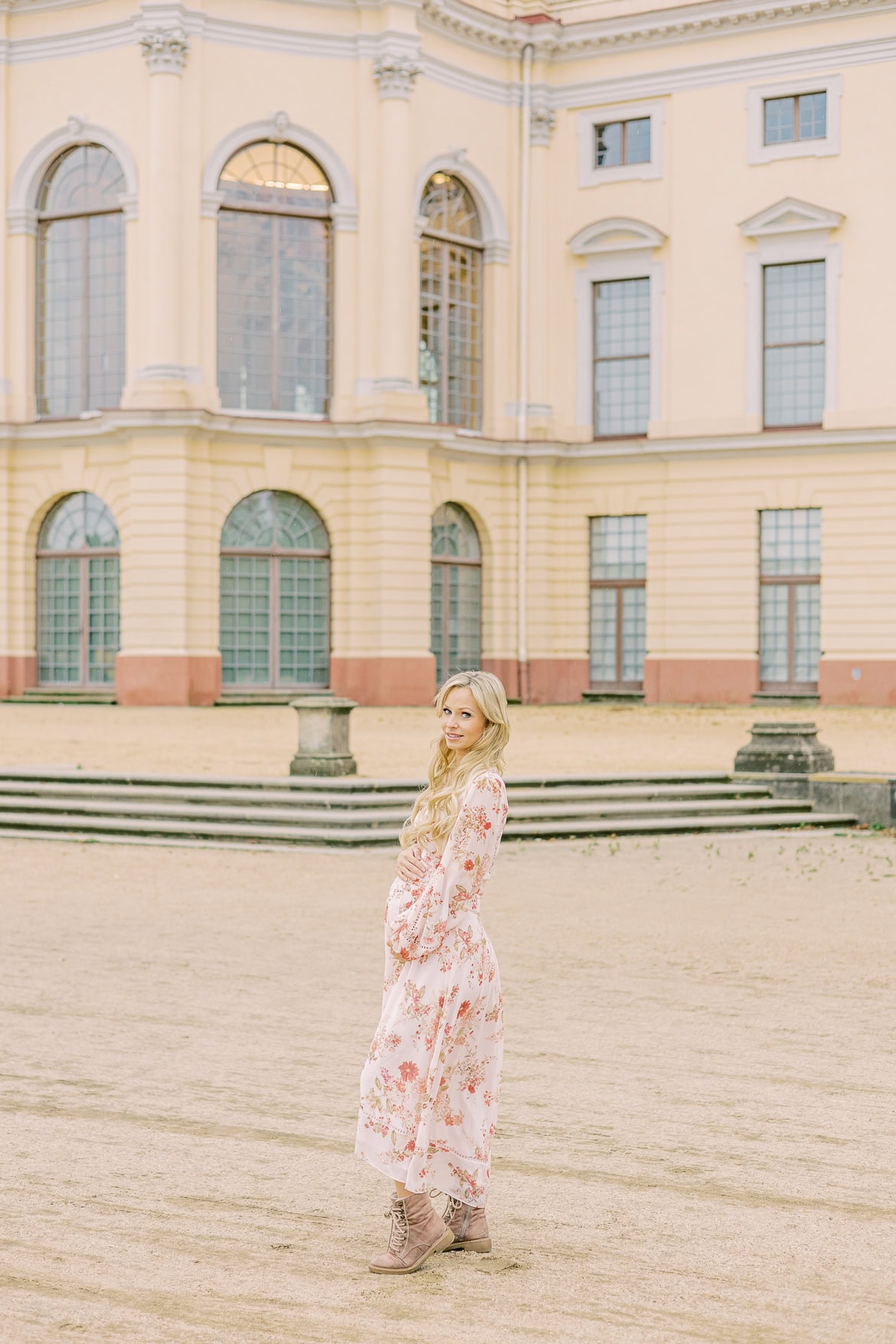 Babybauch Portraits beim Schloss Charlottenburg, Berlin