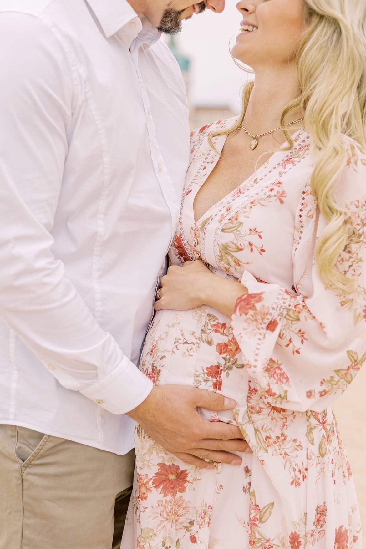 Babybauch Portraits beim Schloss Charlottenburg, Berlin