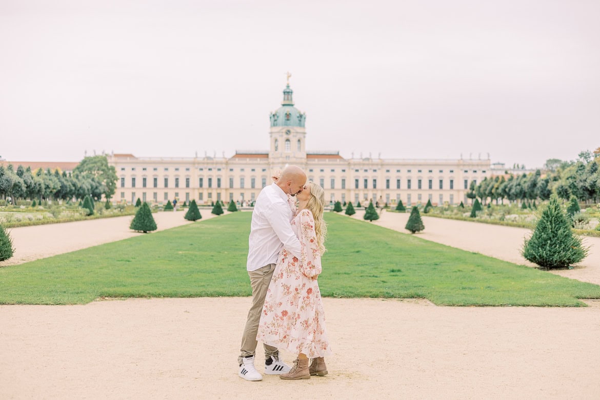 Babybauch Portraits beim Schloss Charlottenburg, Berlin