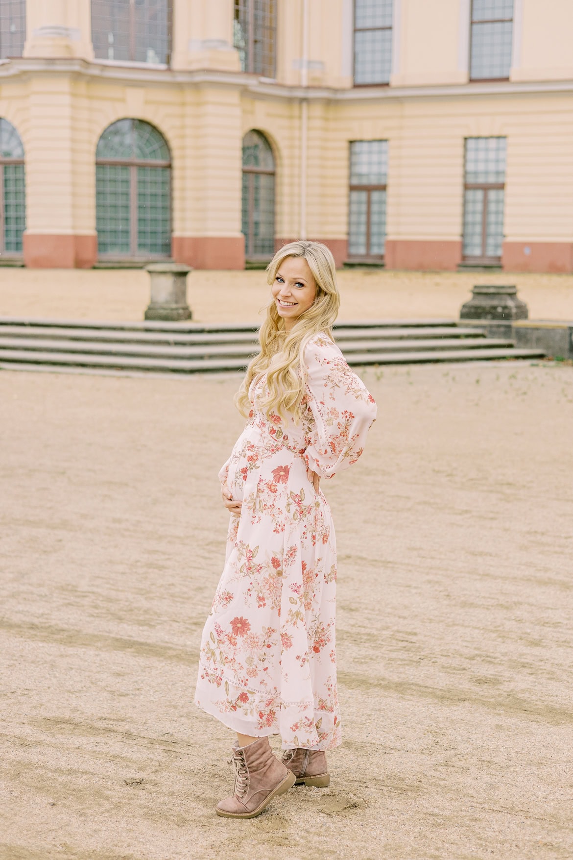 Babybauch Portraits beim Schloss Charlottenburg, Berlin