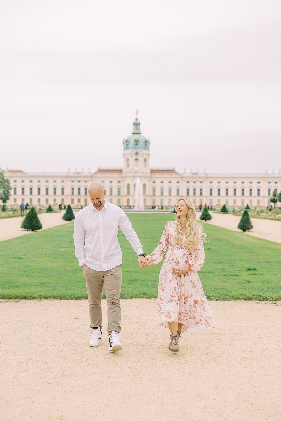 Babybauch Portraits beim Schloss Charlottenburg, Berlin