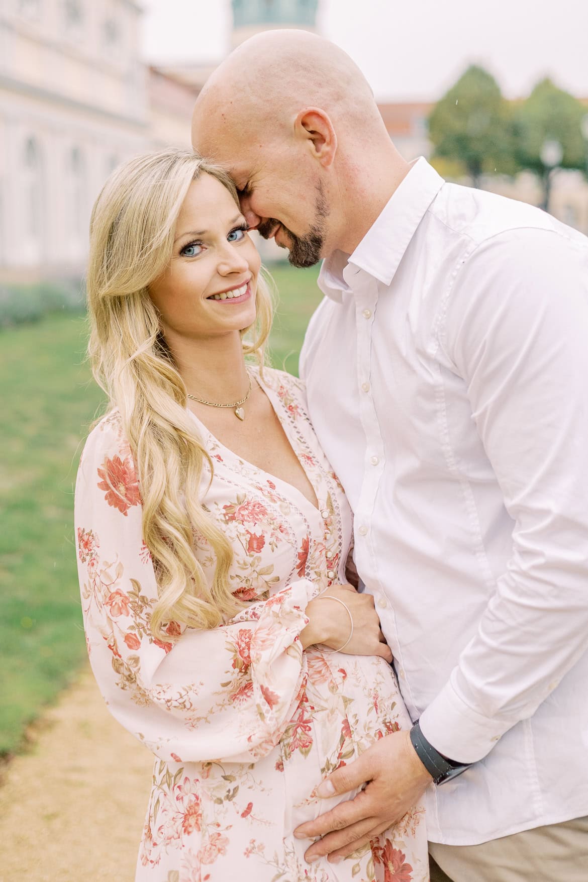 Babybauch Portraits beim Schloss Charlottenburg, Berlin