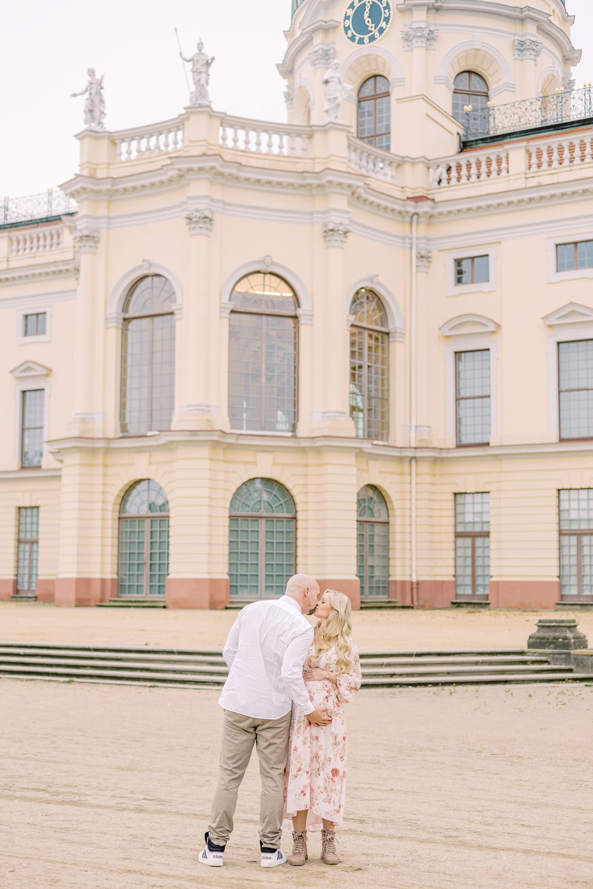 Babybauch Portraits beim Schloss Charlottenburg, Berlin